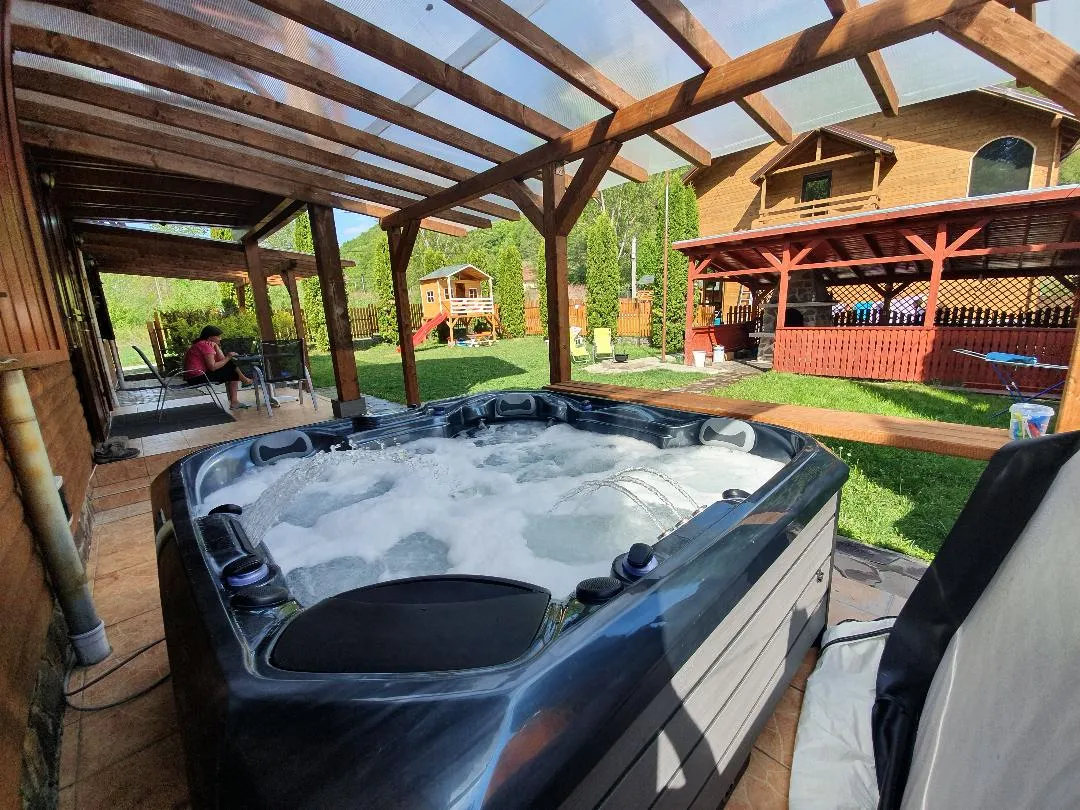 Jacuzzi outdoor Cabana Vulpea Sovata